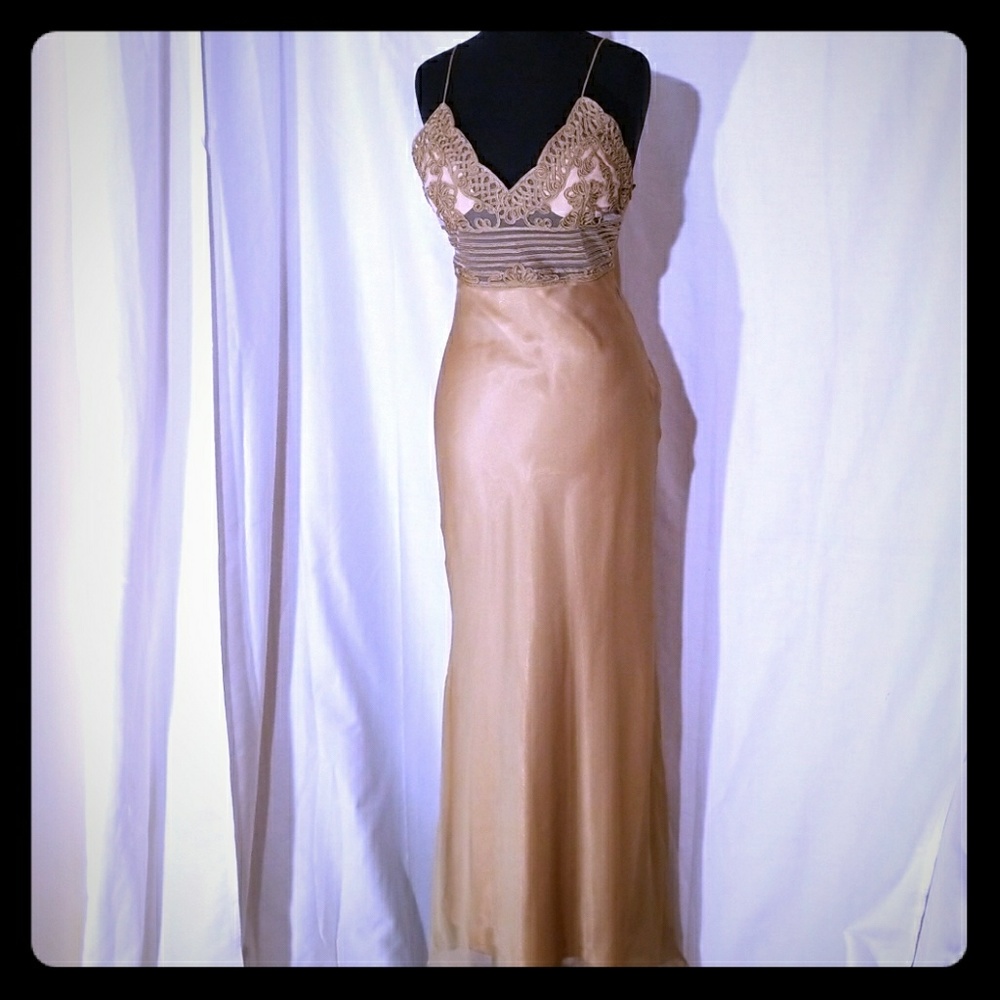 Dress/Gown